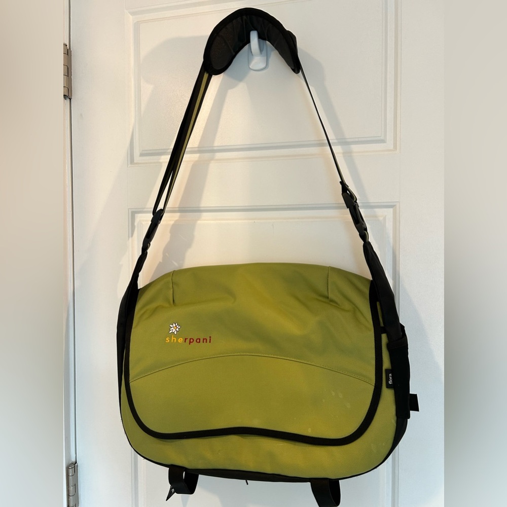 Sherpani green messenger bag